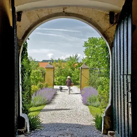 Bed & Breakfast Marienschloessl Wiedendorf